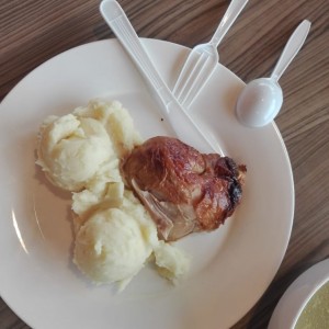 pure y pollo asado