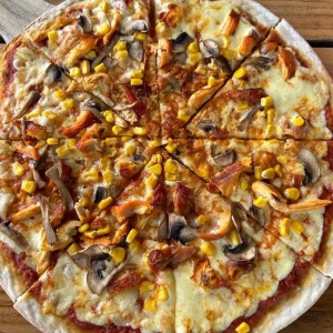 Pizza de pollo ahumado