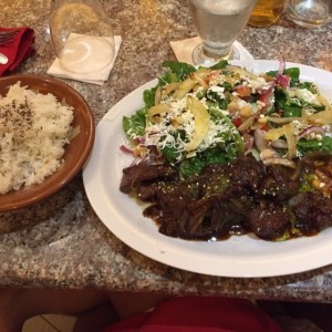 filete nongolia con ensalada chipre y arroz jazmin