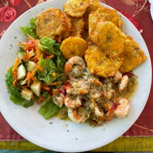 Camarones al ajillo 
