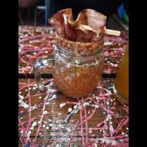 chelada de Corona con bacon ahumado 