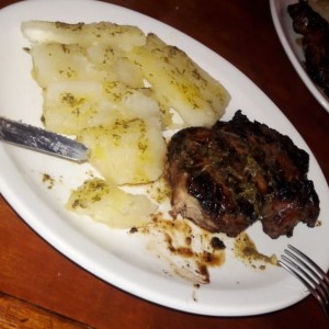 puerco y yuca al mojo