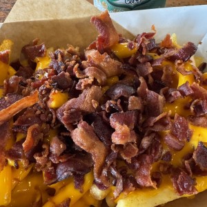 Papas con queso y bacon