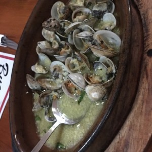 almejas al ajillo