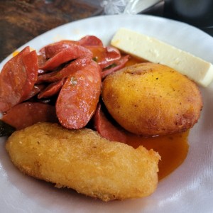 salchichas con frituras