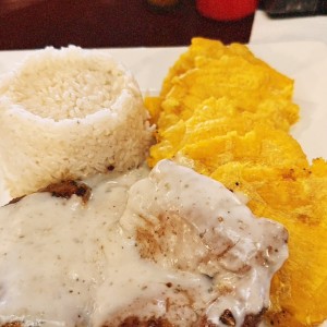 Filete de pescado en salsa de coco