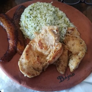 Arroz verde con pollo a la plancha