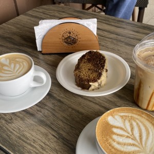 Cappuccino - latte - frappe y dulce de cafe