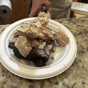CAKES - Brownie con helado