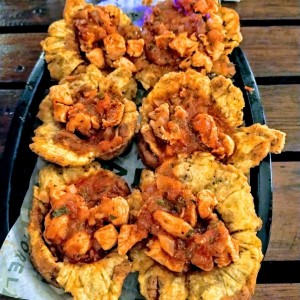 Patacones rellenos de pollo