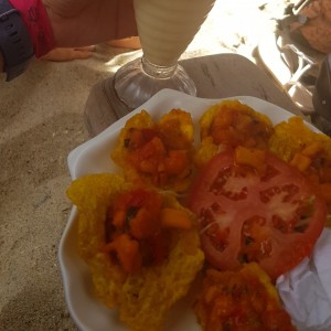 Patacones rellenos de mariscos
