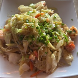 Chow fun de camarones
