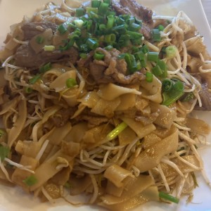 Chow fan de carne seco al estilo chino