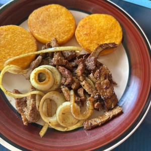 Encebollado con tortillas 