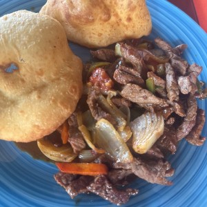 Bistec picado con hojaldres 