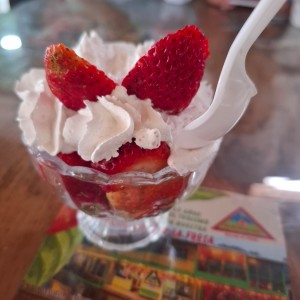 FRESAS CON CREMA