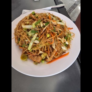 chow mein de pollo