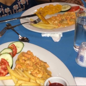 Camarones al ajillo con papas!