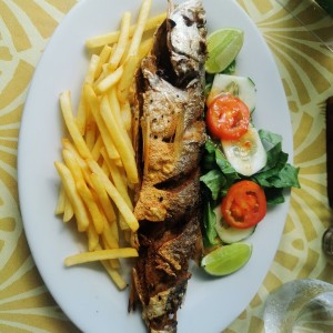 Pescado entero frito