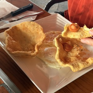 Hojaldres con Huevo Frito