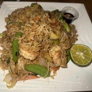 Arroz frito con camarones 