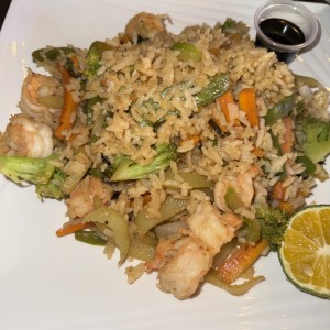 Arroz frito con camarones 