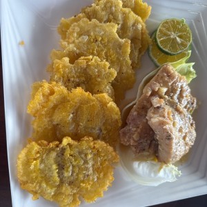 Filete de corvina con patacones