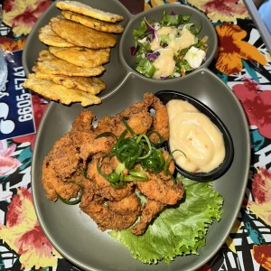 Camarones apanados con patacon 
