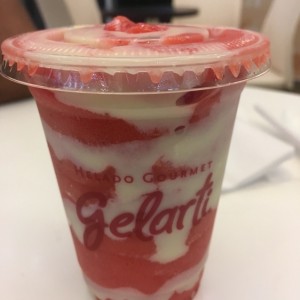Frozen Berries Frostie con leche condensada