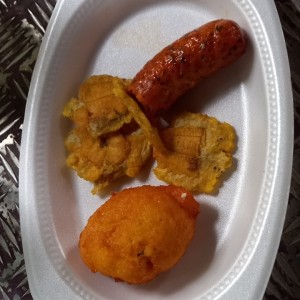 torreja, patacones, chorizo