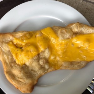 hojaldre con queso amarillo
