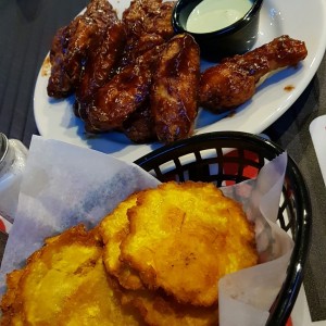 Bbq wings (apanadas) y patacones