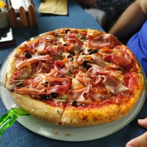 pizza divona Commedia.... espectacular el sabor!!