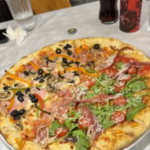 Pizza 1/2 Italia y 1/2 Divina Commedia