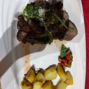 Tagliatta de res con papas