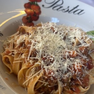 FETTUCINE A LA BOLOGNESA