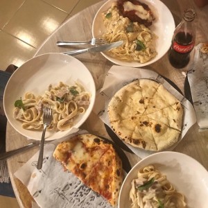 Pasta carbonara + pizza margarita + milanesa a la pizzaiola