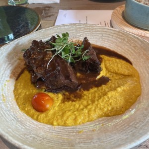 Asada en tira con tamal de olla 