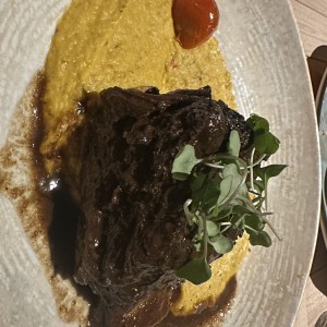 Asado de tira con tamal de olla 