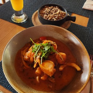 Corvina en Salsa De Mariscos
