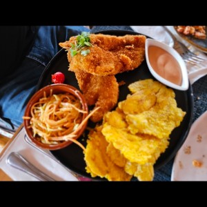 Platos Fuertes - El Pollo Frito