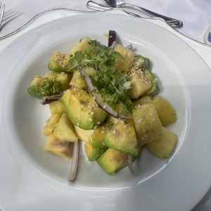 Ensalada de aguacate y piña