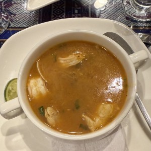 Sopa de Mariscos Levanta Muerto