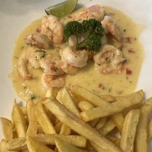 Camarones al ajillo con papas