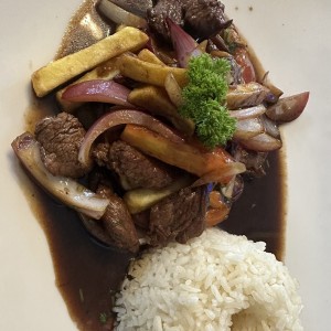 Lomito salteado con arroz