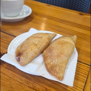 empanada queso crema piña