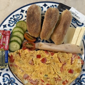 Desayuno con Omelette