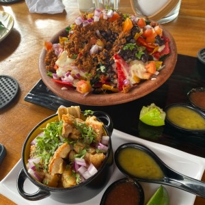 Nachos y chicharrones