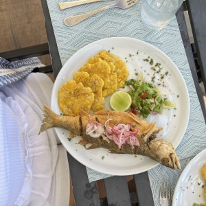 Pesca'o Frito con Patacones