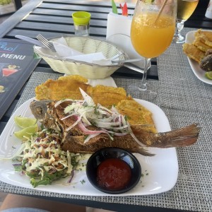 Pesca'o Frito con Patacones